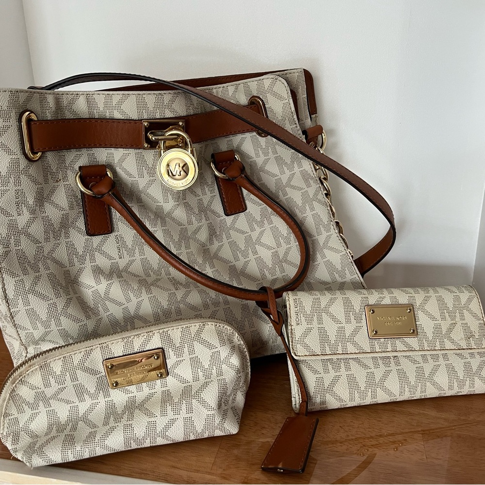Signature MK ~Cream leather Shoulder Bag Set~ Wallet, Purse & cosmetic bag